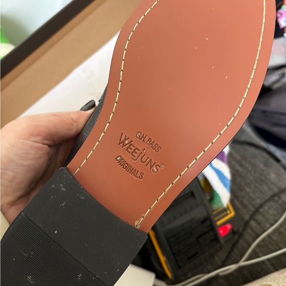 G.H. Bass & Co. Textured Black Leather Loafers size 8.5 women’s - Picture 3 of 5